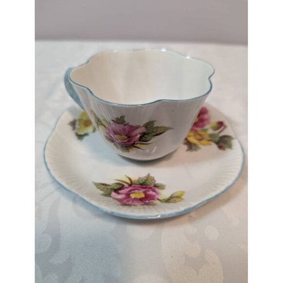 Shelley "BEGONIA" Teacup & Saucer - Picture 2 of 9